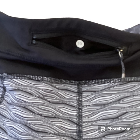 COPY - Lululemon Run: Inspire Crop II * All Luxtreme -Size 10 - Picture 6 of 8